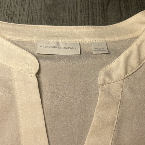 New York & Company Cream Cap Sleeve Blouse - Women’s Size S - Picture 3 of 7